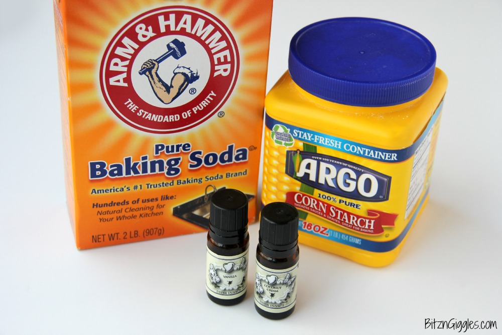 DIY Dry Dog Shampoo - Only 3 ingredients and keeps your dog smelling wonderful between baths!