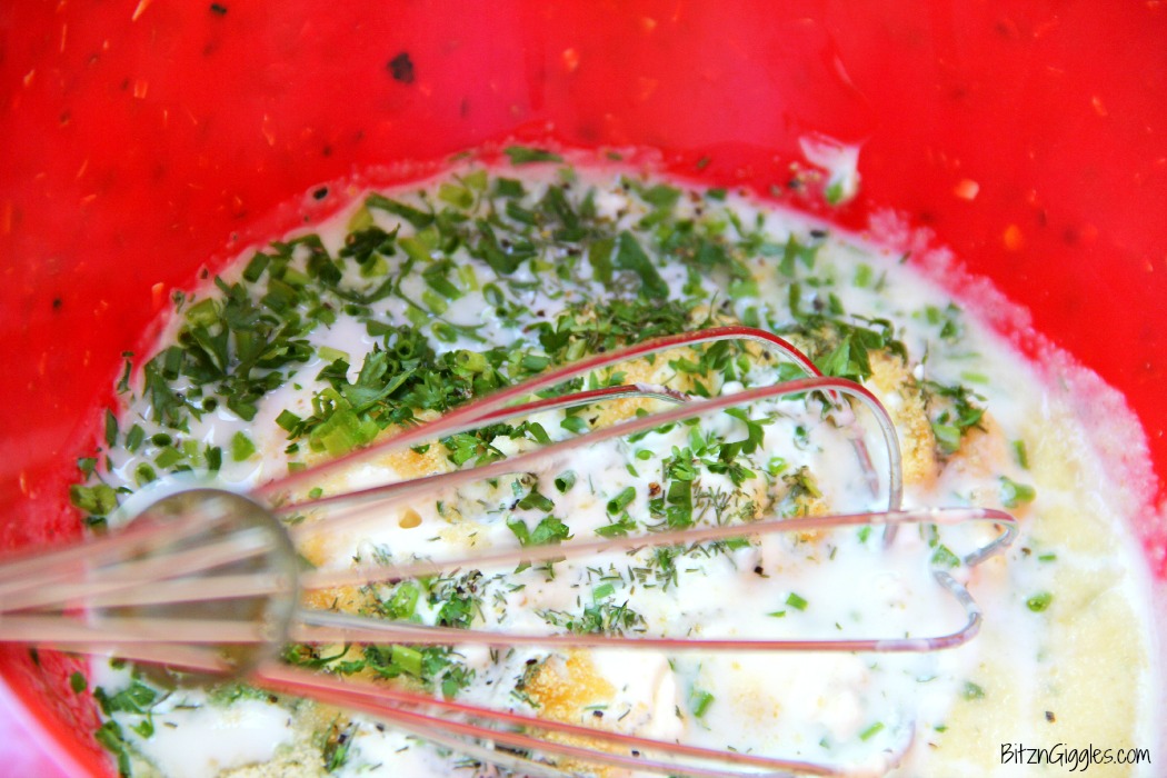 Homemade Buttermilk Ranch Dressing - A wonderful combination of herbs and spices brings this delicious buttermilk ranch dressing to life! Once you try this homemade ranch, you'll never go back to bottled!