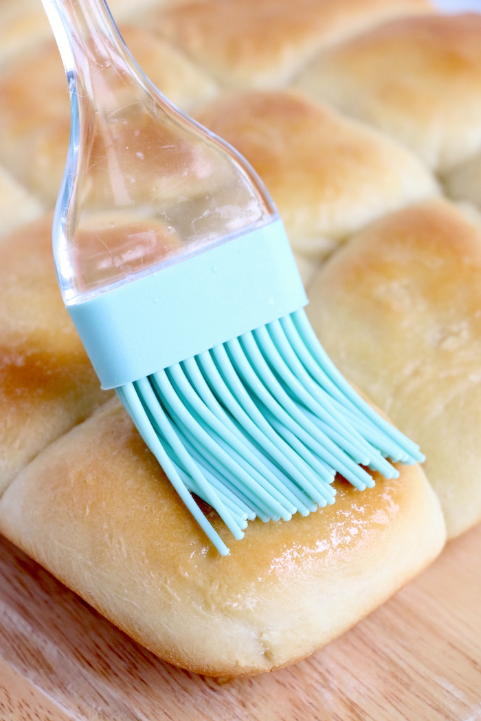 Easy Dinner Rolls - Delicious, freshly baked dinner rolls that come together easily for a holiday celebration or no-fuss weeknight meal! 