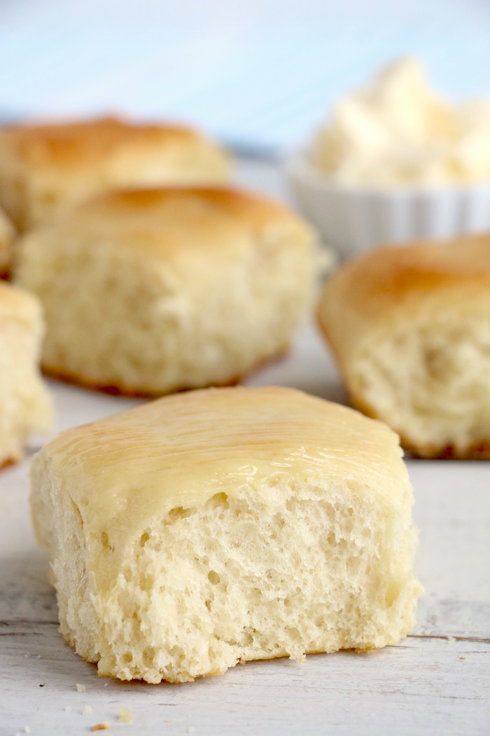 Easy Dinner Rolls - Delicious, freshly baked dinner rolls that come together easily for a holiday celebration or no-fuss weeknight meal! 