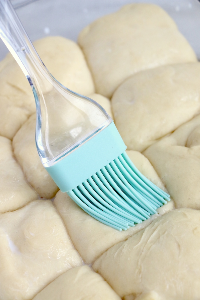 Easy Dinner Rolls - Delicious, freshly baked dinner rolls that come together easily for a holiday celebration or no-fuss weeknight meal! 